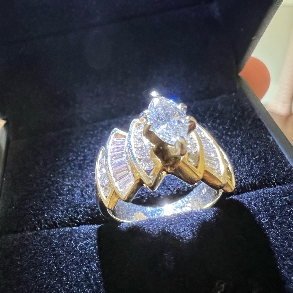 Yellow gold diamonds ring with 3 tears on each side. Diamond 1.50 ctw Bow - Picture 4 of 17